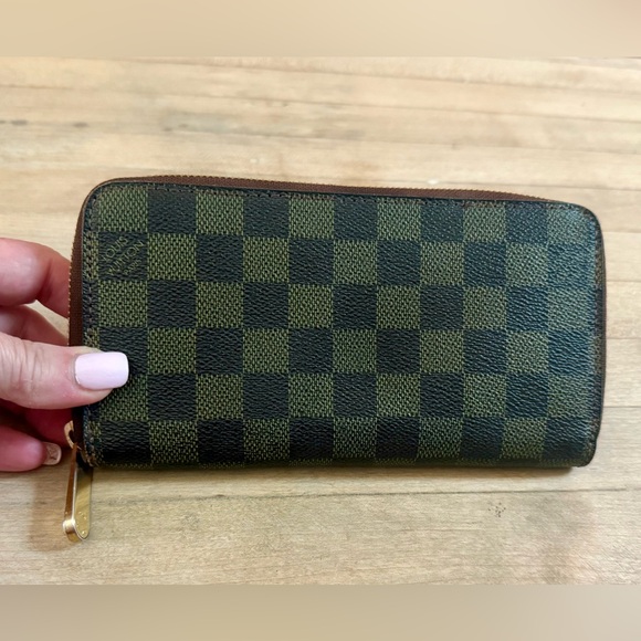 Louis Vuitton LV Brown Damien Ebene Zippy Wallet - Picture 1 of 14